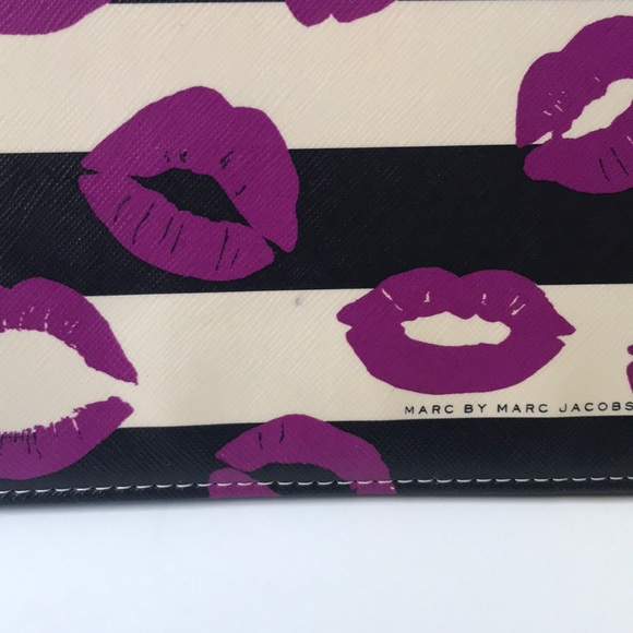 NWOT Marc Jacobs Striped lips Laptop sleeve - Picture 10 of 10